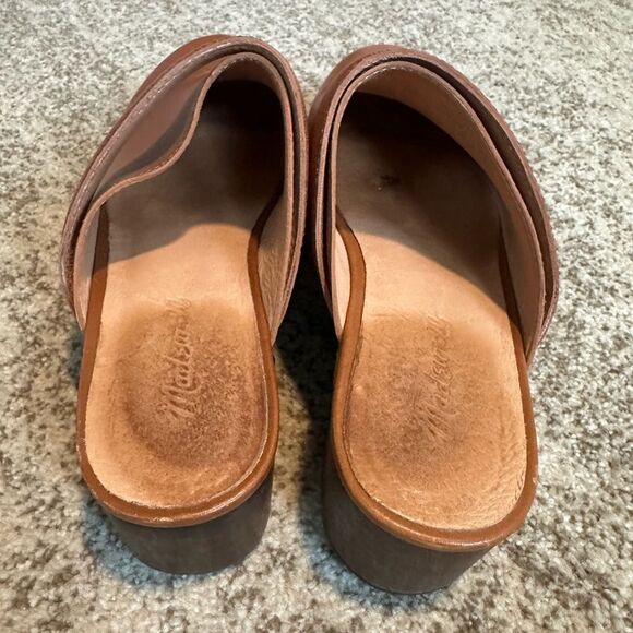 Madewell The Cecily Clog in Oiled Leather 8 - Picture 5 of 9